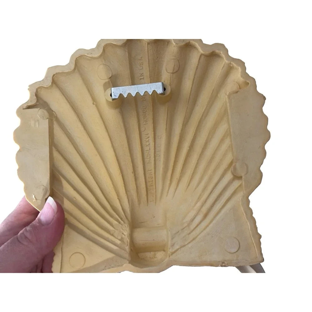 Vintage Homco Seashell Towel Ring Cream Yellow Plastic Coastal Decor 3380
